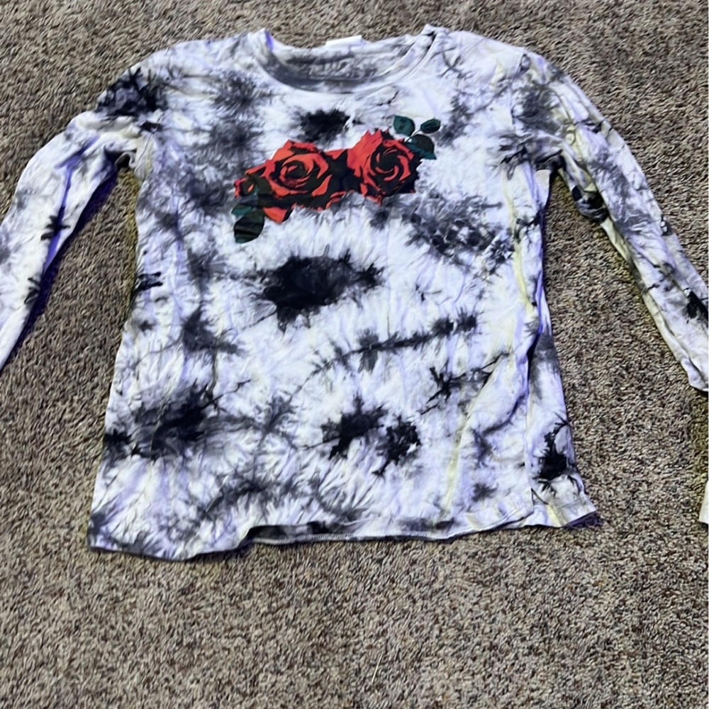 Empyre size medium black and white tye dye rose shirt